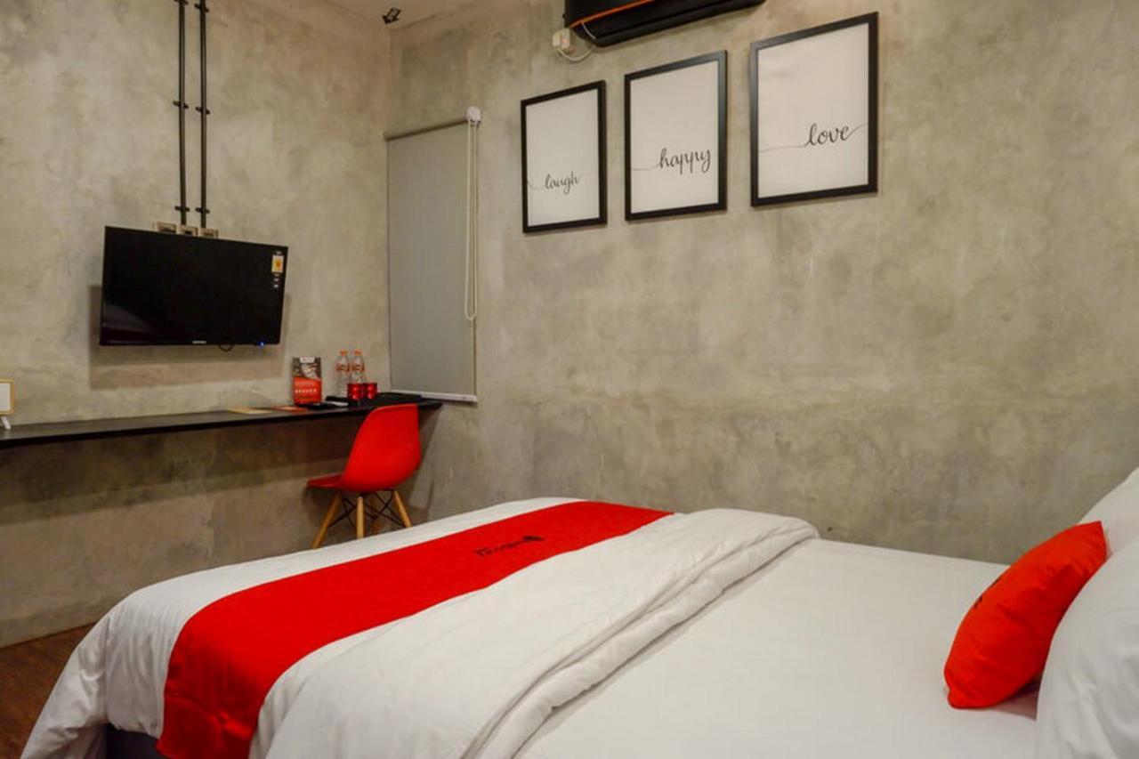 Reddoorz Plus Near Kawasan Sam Poo Kong เซอมารัง ภายนอก รูปภาพ